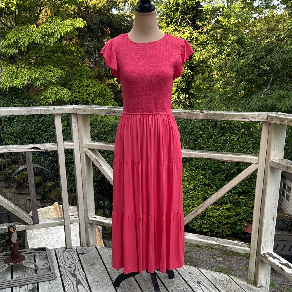 Coral Flutter Short Sleeve
Smocked Waist Tiered Midi Dress Size S